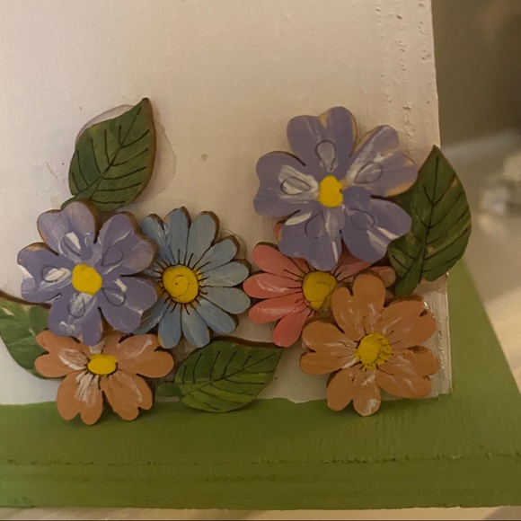 Never to early to prepare for SPRING 🌸Handpainted decorative birdhouse.  NWT. - Picture 7 of 8